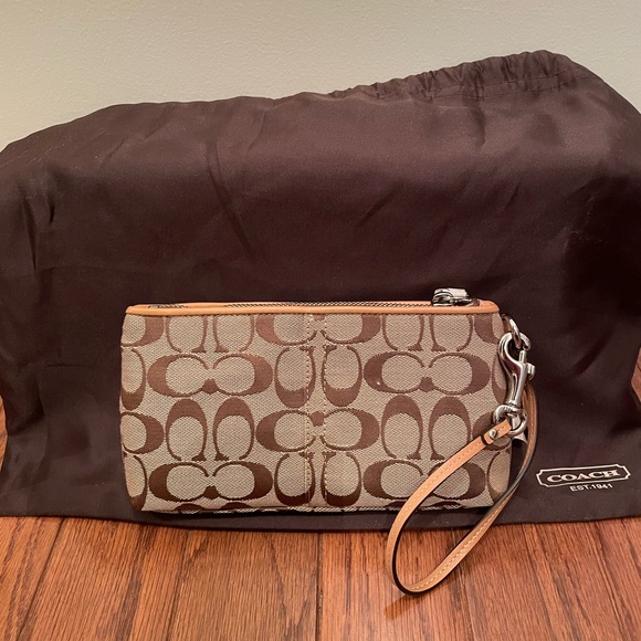 Coach signature clutch wristlet - Picture 2 of 2